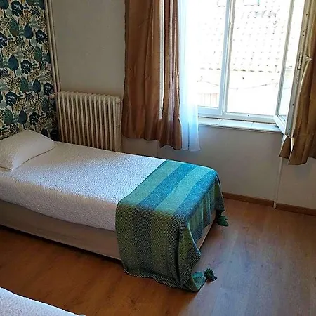 Hotel De France 2*